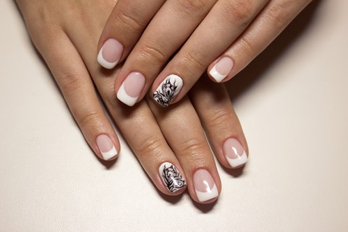 Airbrush nail art