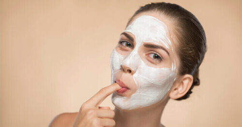 Discover natural anti-tanning masks with our DIY beauty recipes. Learn how to create homemade skincare solutions to remove tan and rejuvenate your skin naturally.