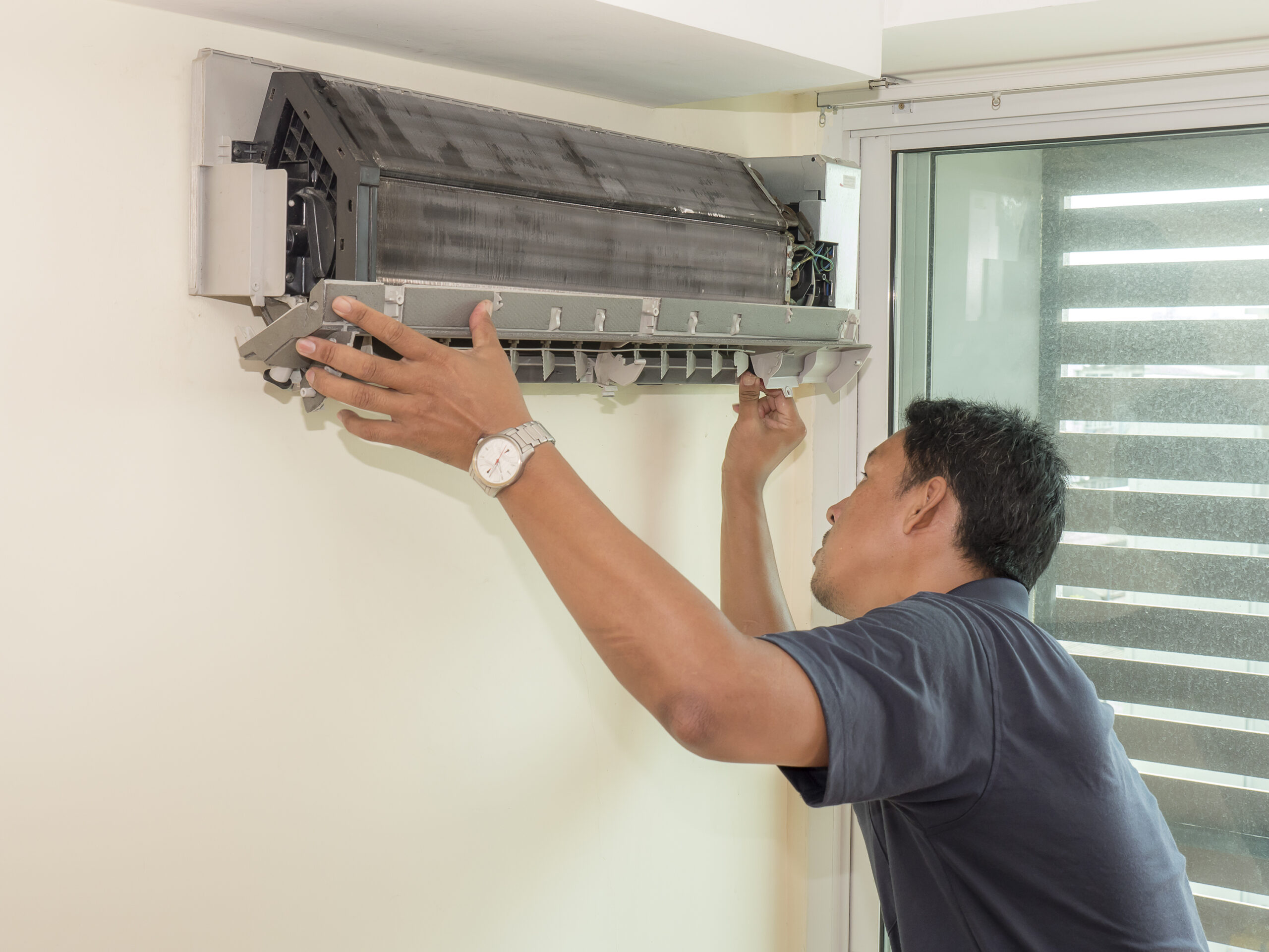 How To Fix AC When It’S Leaking Water