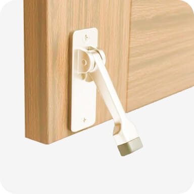 Wooden door - Door accessories & mesh installation