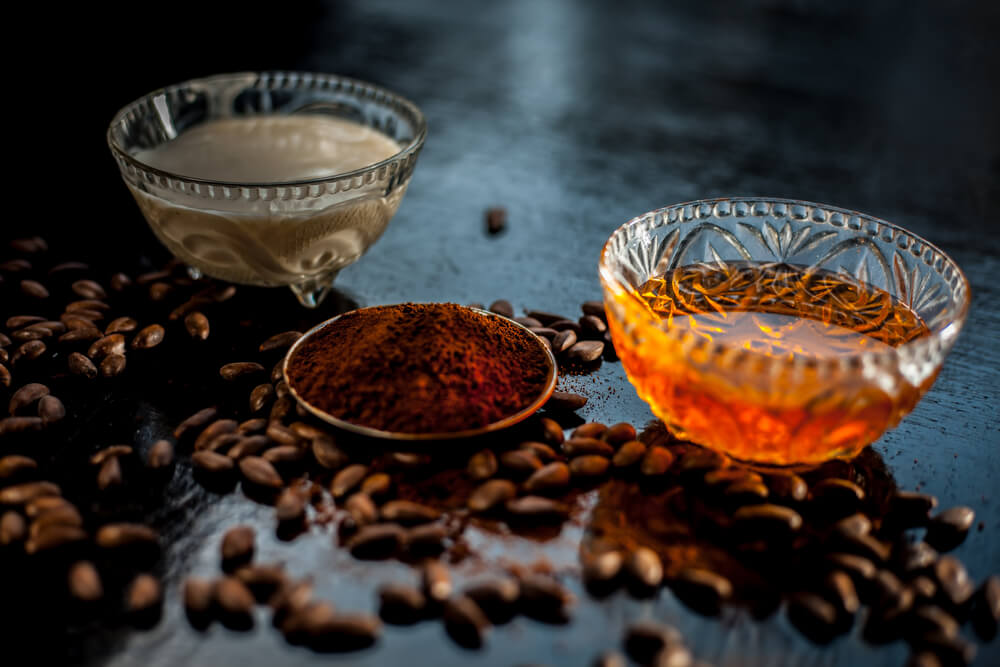 Mix coffee, honey and yogurt to make coffee face mask that will leave you with a glowing skin.