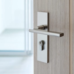 Door - Door lock installation