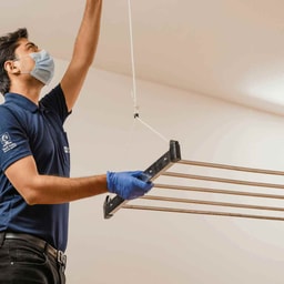 Clothes hanger - Ceiling-mounted hanger installation