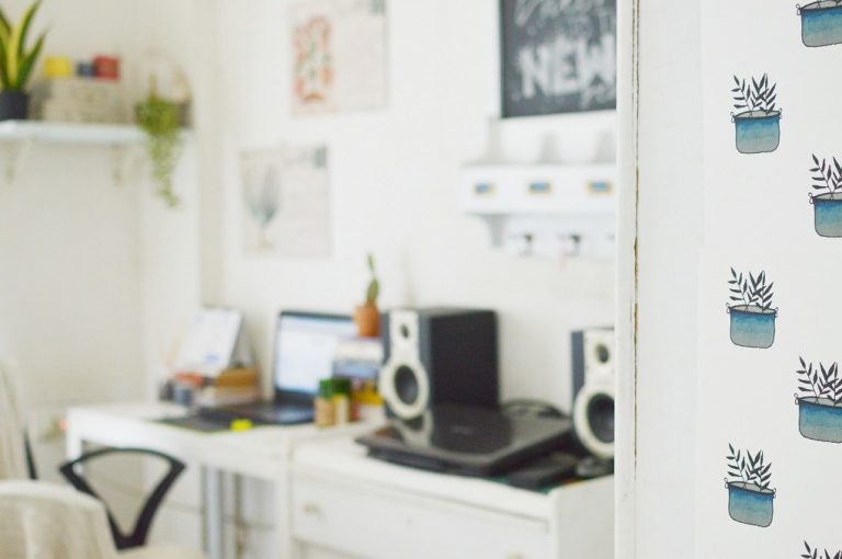 How A Blogger Fit In A Home Office In Her Tiny Mumbai Bedroom!