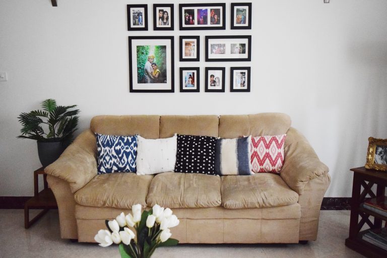 How An Interior Stylist Made An Eclectic Gallery Wall (It’S So Gorgeous You’Ll Want One Right Now!)