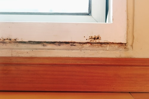 It leaves behind stains on your walls