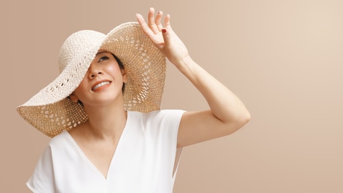 Sunspots On Face? Here Is How To Manage Them Safely & Effectively