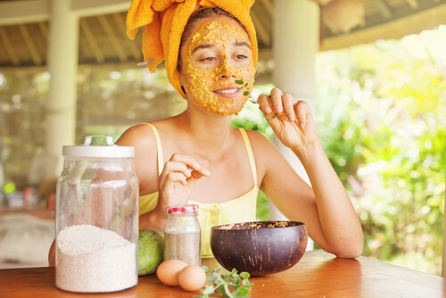 5 Best Home-Made Face Packs For Oily Skin