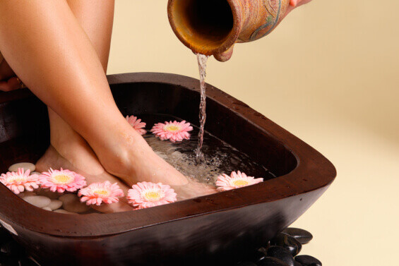 Pamper Your Legs With 9 Amazing DIY Foot Soaks